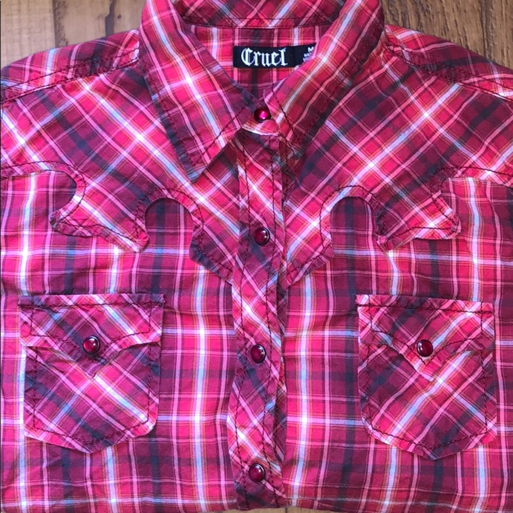 Women’s Pearl Snap shirt